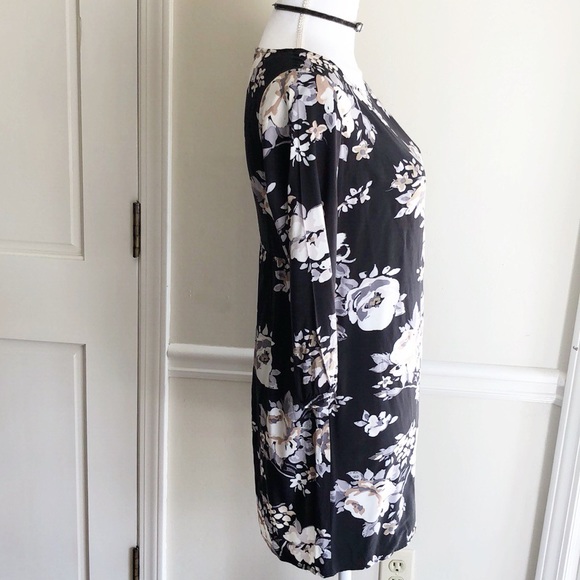 Old Navy Floral Mini Dress 🌸 - Picture 2 of 6